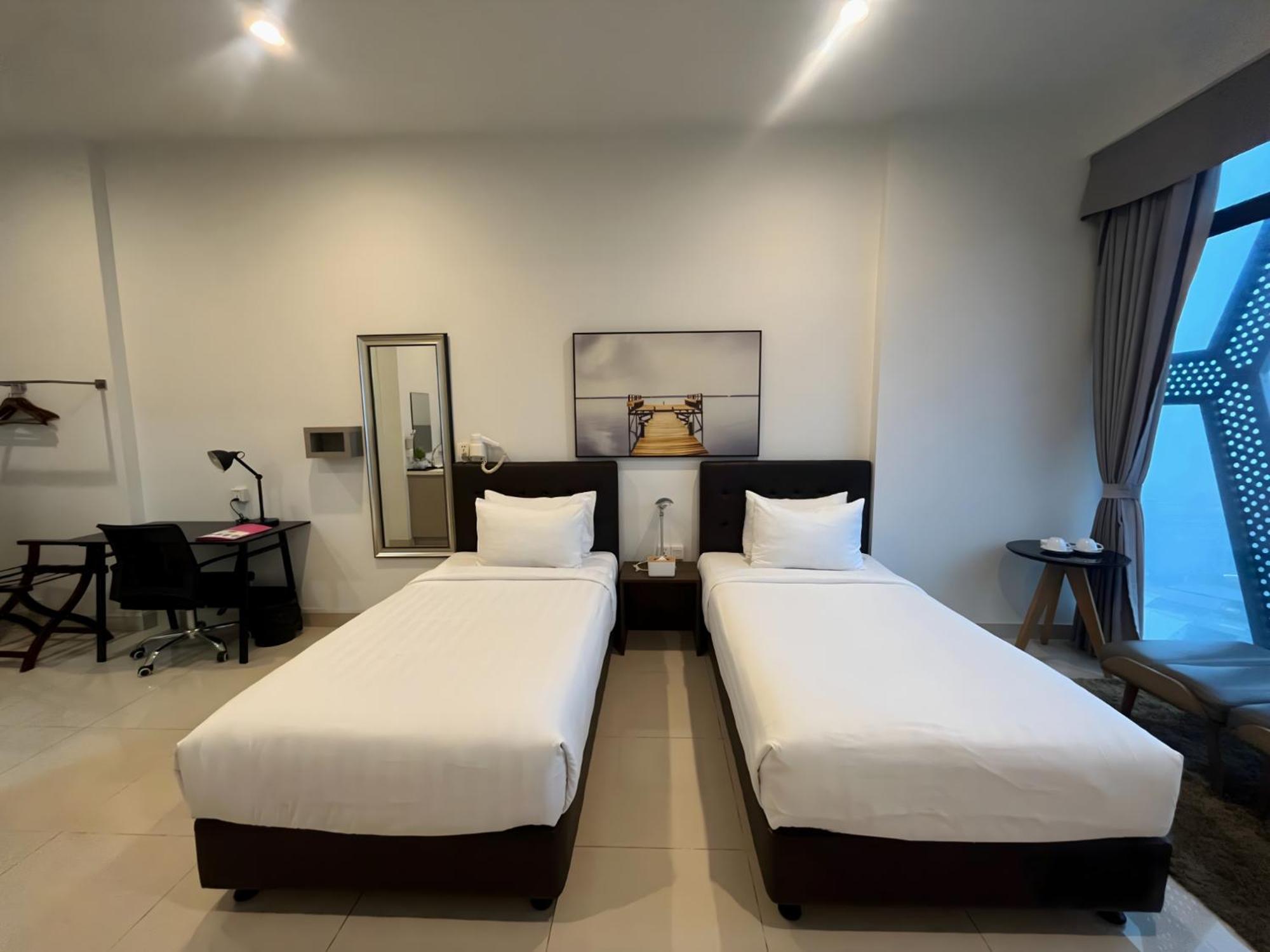 The Bridge Club Hotel Пном Пен Екстериор снимка