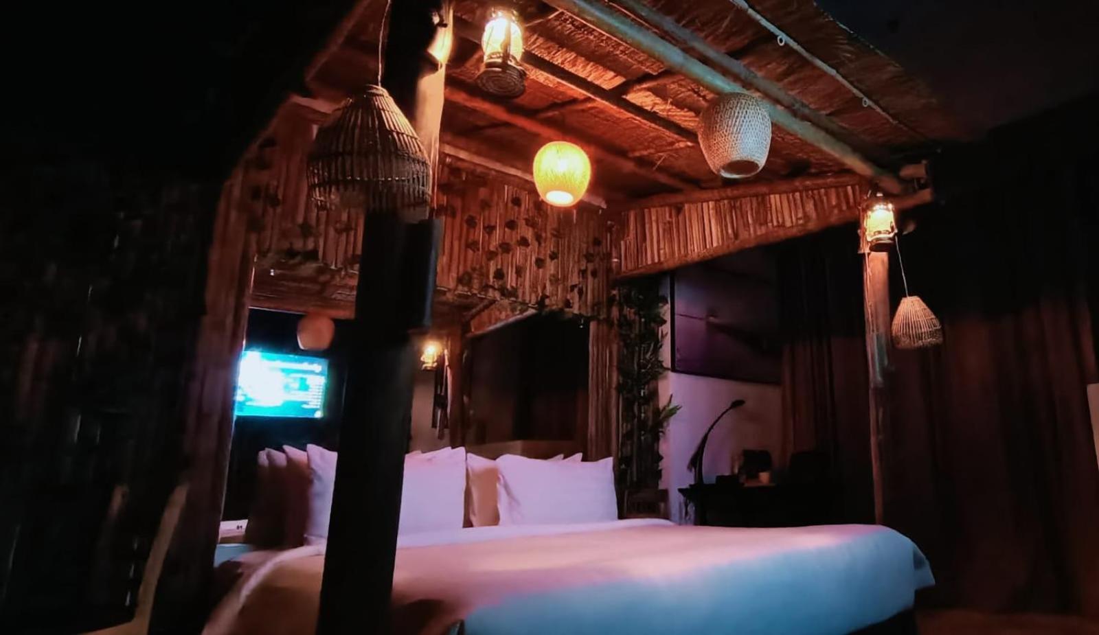 The Bridge Club Hotel Пном Пен Екстериор снимка