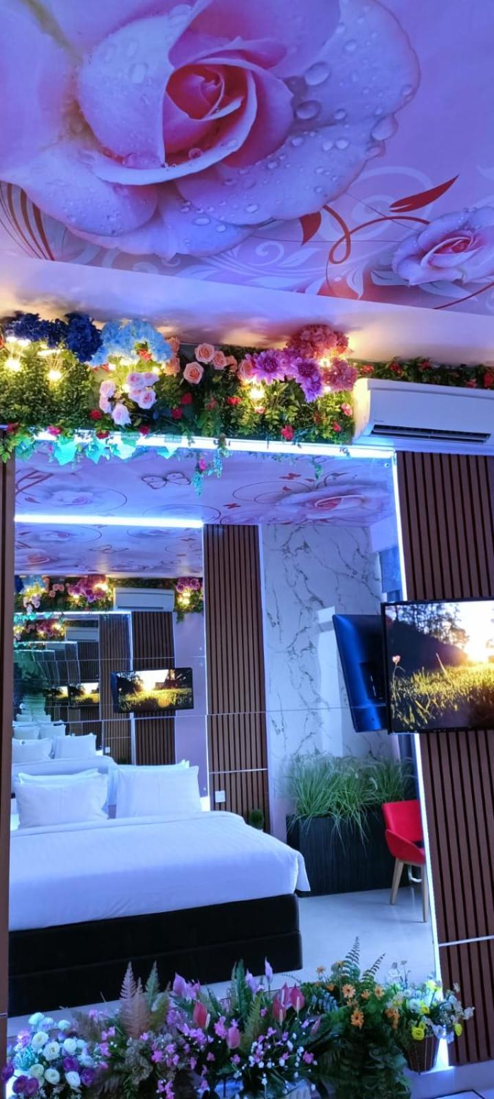 The Bridge Club Hotel Пном Пен Екстериор снимка