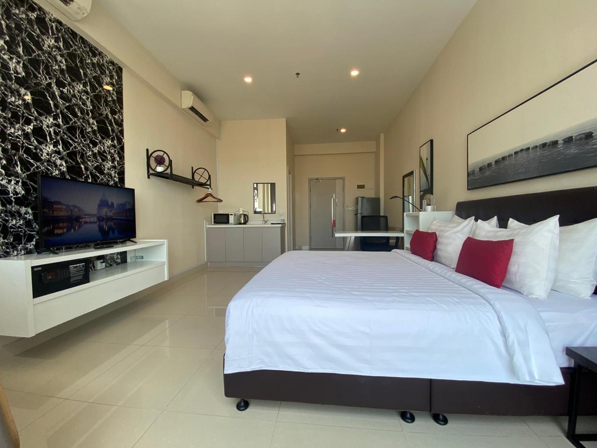The Bridge Club Hotel Пном Пен Екстериор снимка