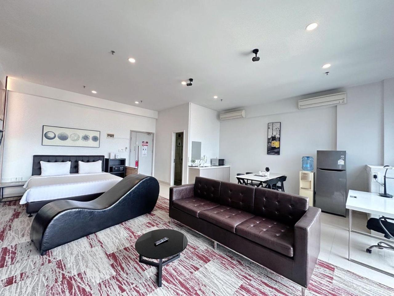 The Bridge Club Hotel Пном Пен Екстериор снимка