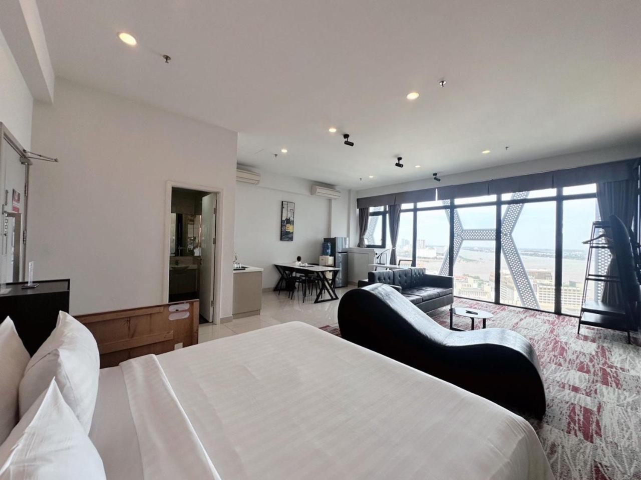 The Bridge Club Hotel Пном Пен Екстериор снимка