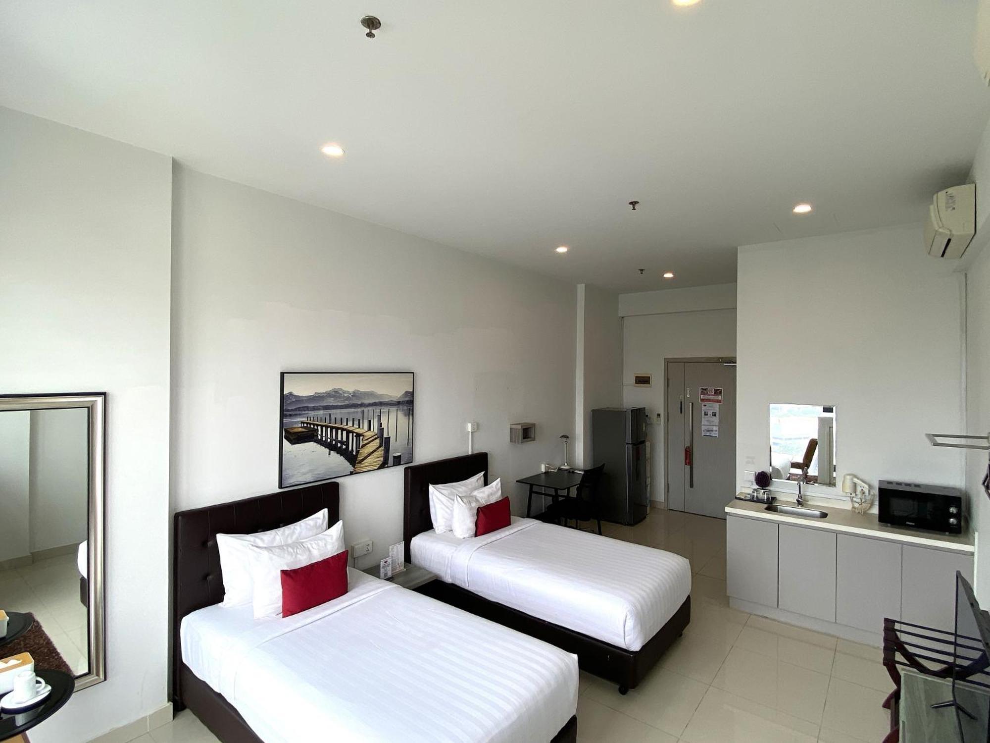The Bridge Club Hotel Пном Пен Екстериор снимка
